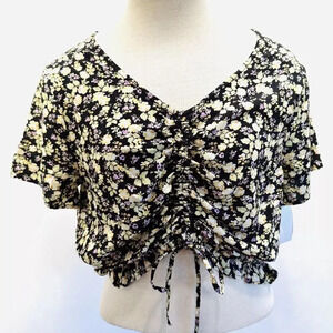 NWT SO GOODS FOR LIFE Juniors Short Sleeve Pullover V-Neck Floral Black Top Sz L